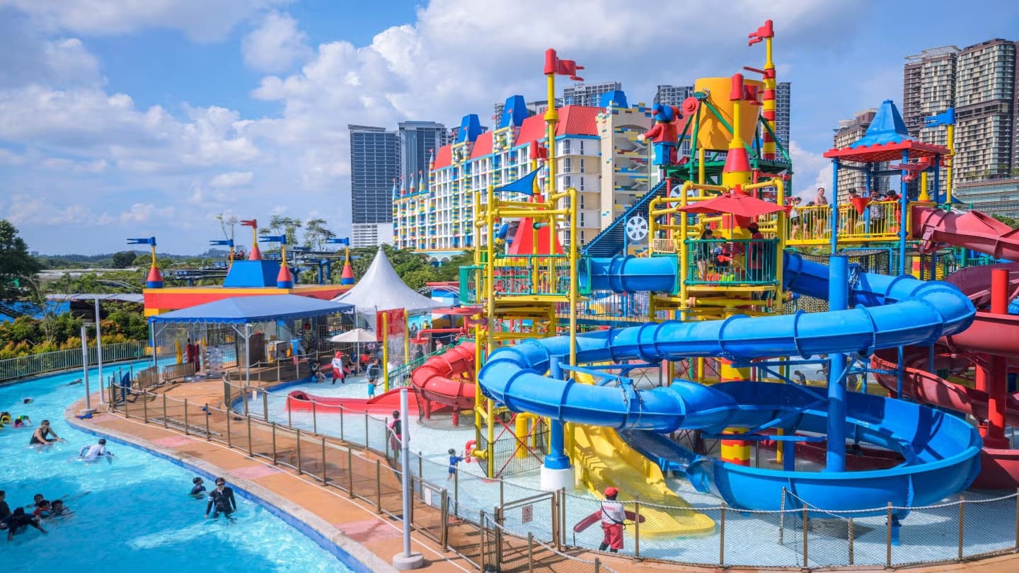 Private Transfer vs Bus: What's the Best Way from KLIA to LEGOLAND?